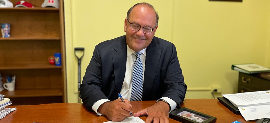 Philadelphia City Council member Allan Domb signs a resignation letter that was delivered to Council President Darrell Clarke on Monday, Aug. 15, 2022.