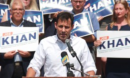 Joe Khan speaks at a campaign rally 