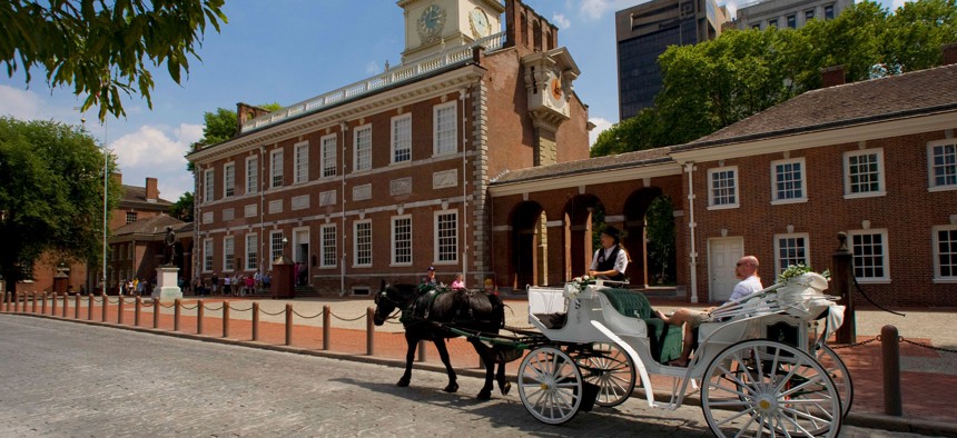A horse carriage in front of Independence Hall in Philadelphia.
